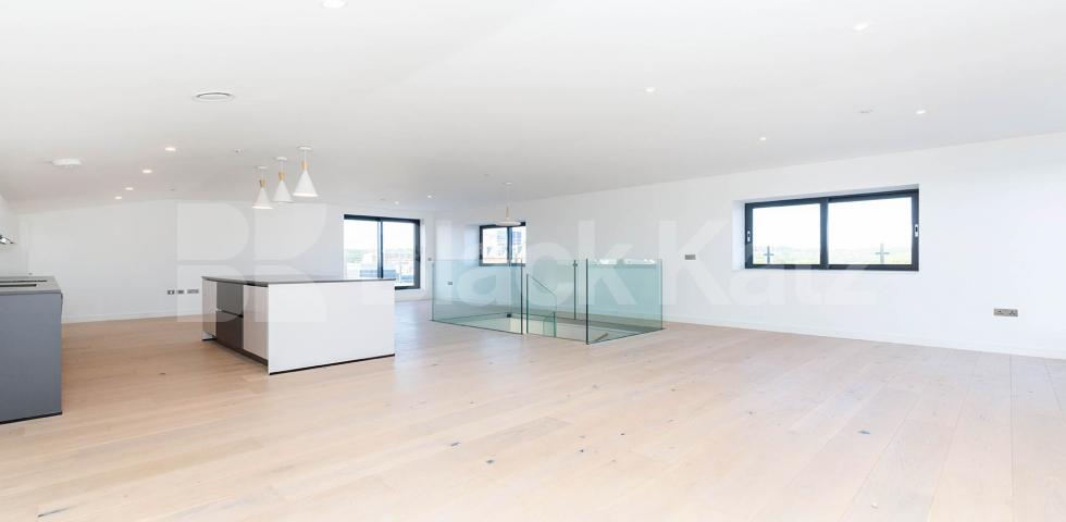 			2 Bedroom, 2 bath, 1 reception Penthouse			 Tottenham Lane, CROUCH END